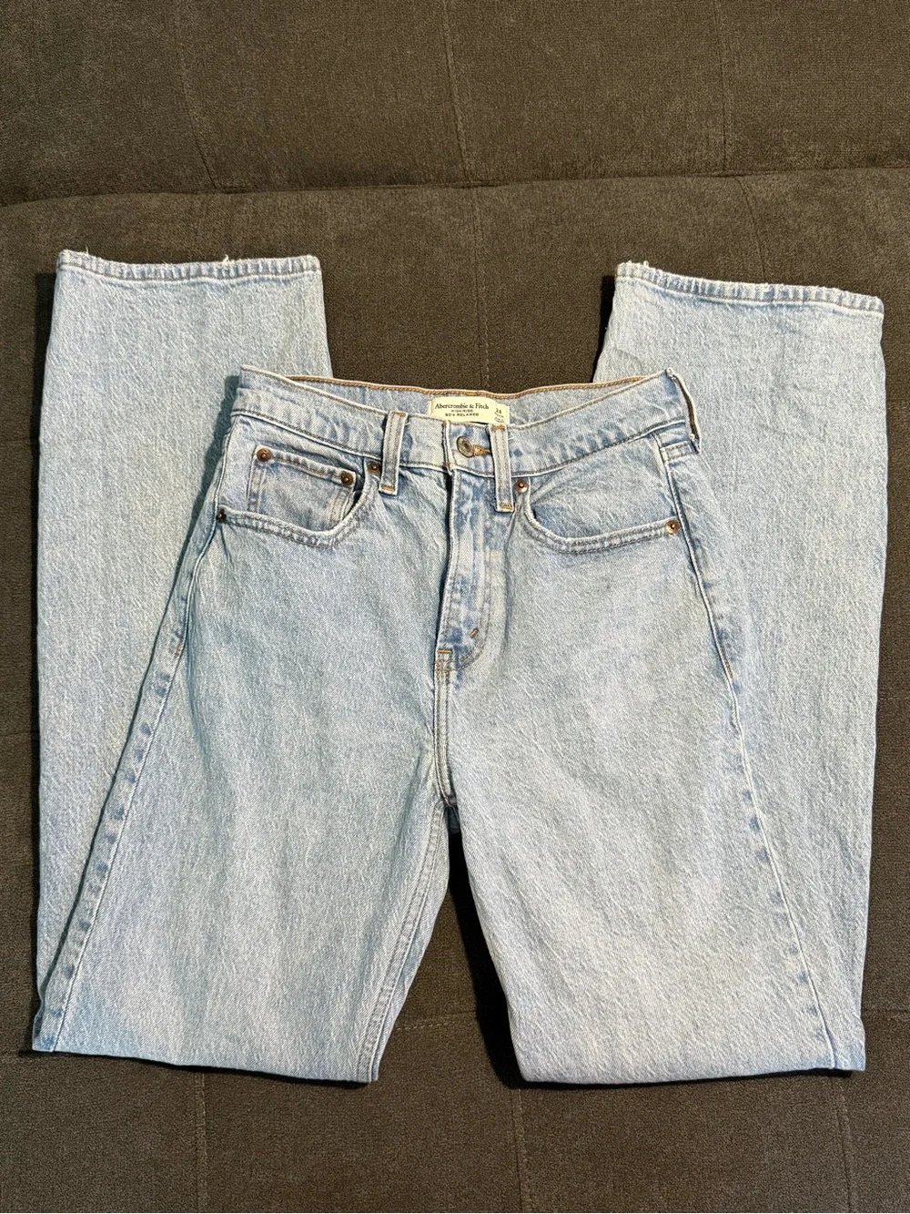 Abercrombie & Fitch High Rise 90’s Relaxed Light Wash Blue Denim Jeans